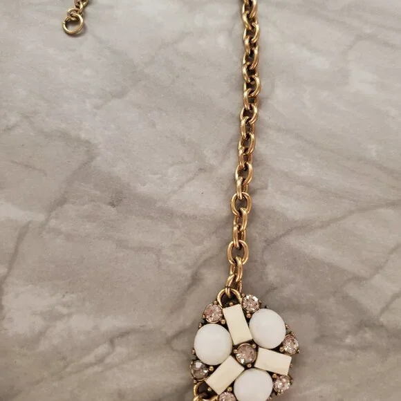 💖 J.Crew White Rhinestones Crystals Cluster Statement Necklace 💖 - Picture 3 of 16